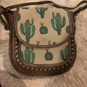 Cactus print Carrie and conceal to three pockets